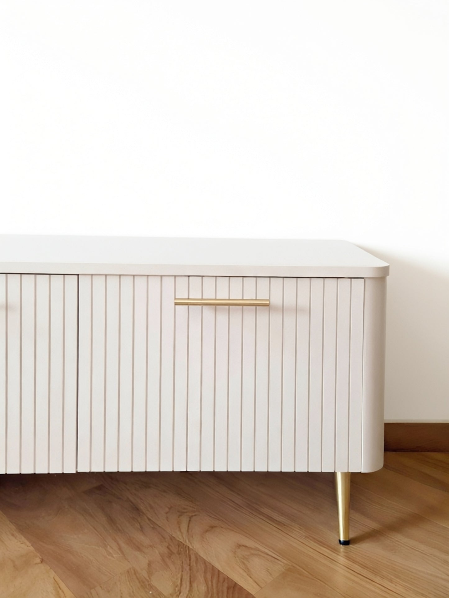 Refine TV cabinet 1078